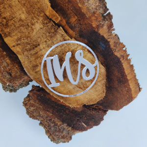 IHS w kole z srebrnej pleksi PL25