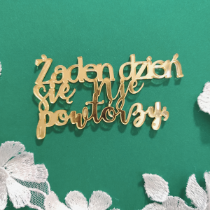 Napis ŻADEN DZIEŃ SIĘ NIE POWTÓRZY złota pleksi PLS09