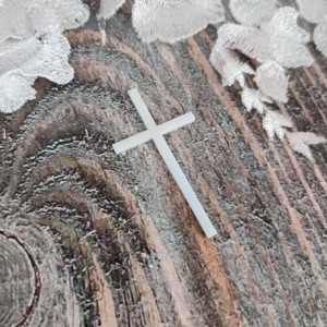 Krzyż biała pleksi