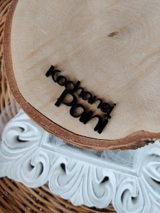 Napis KOCHANEJ PANI czarnej pleksi