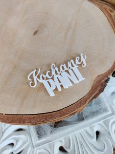 Napis KOCHANEJ PANI białej pleksi 