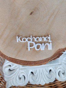 Napis KOCHANEJ PANI białej pleksi 
