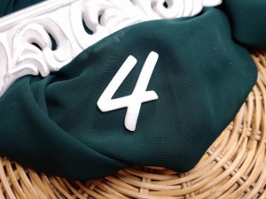 Cyfra 4 biała pleksi PL454