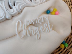 Napis CHRZEST ŚWIĘTY biała pleksi SD30
