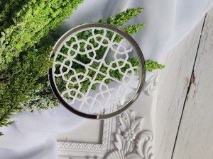 Tło ażur pleksi biała plus SREBRNA ramka SL23