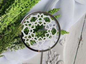 Tło 2 ażur pleksi biała plus SREBRNA ramka SL24