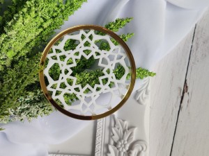 Tło 2 ażur pleksi biała plus ZŁOTA ramka SL25