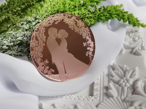 Młoda Para 3  grawer na pleksi RÓŻOWE LUSTRO SL51