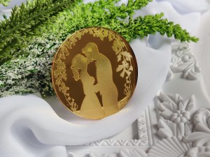 Młoda Para 2 grawer na pleksi ZŁOTO SL53