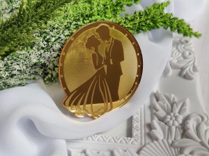 Młoda Para 6 grawer na pleksi ZŁOTO SL57