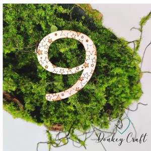 Tekturka Cyfra dziewięć - 9 - z gwiazdkami grawerowana C09