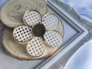 Tło kwiatek BIAŁA pleksi plus ZŁOTA ramka MM21