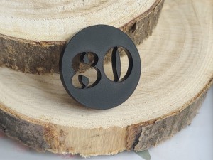 Cyfra 80 CZARNY MAT pleksi  MM70