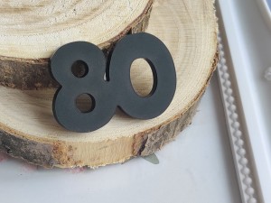 Cyfra 80 CZARNY MAT pleksi  MM87