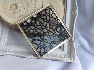 Tło kwadrat 5 CZARNA pleksi plus ZŁOTA ramka  MM138