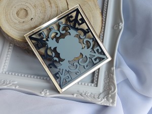 Tło kwadrat 7 CZARNA pleksi plus ZŁOTA ramka  MM142