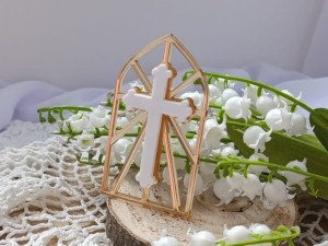 Okno złota pleksi z krzyżem biała pleksi PP19